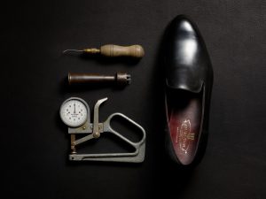 J.M. WESTON ULTRA. Mocassin Manufacture française Made in France Soulier Luxe Outils Savoir-Faire